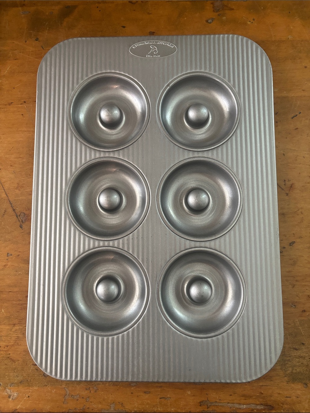 Stonewall Kitchen USA Pan 6 well donut mold